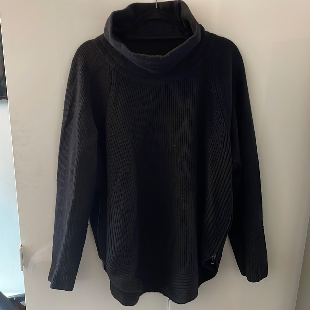 Black wool cashmere funnel neck Vince sweater